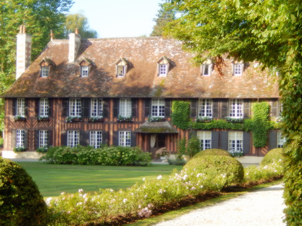 MANOIR